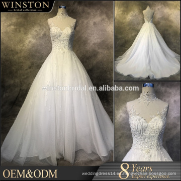 Nuevo diseño de vestidos de novia hechos a medida con adornos.